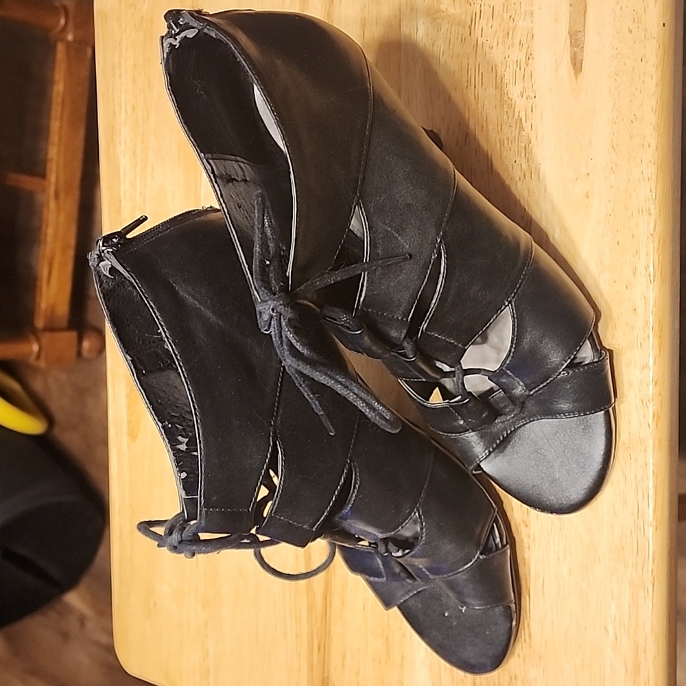 ✨5/$8✨ REBA MCENTIRE Shoes S5 - Picture 3 of 13